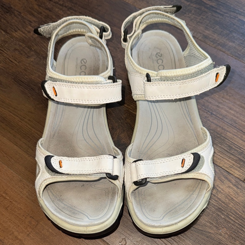 Ecco Women's Cream and Black Sandals